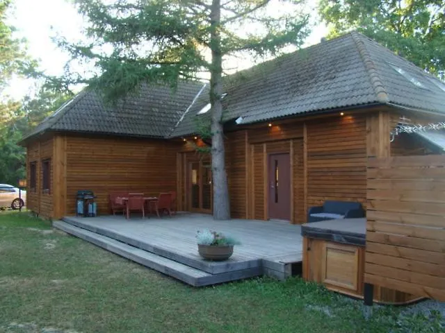 Semesterbostad Isakaru Puhkemaja